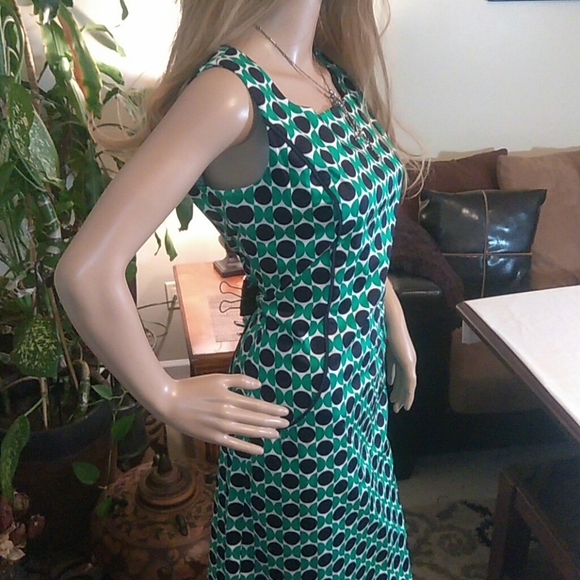 Decadent Doncaster dress - Picture 3 of 11